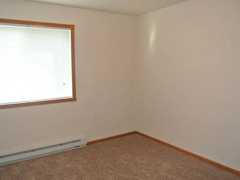 825 43rd St SE — Photo 7