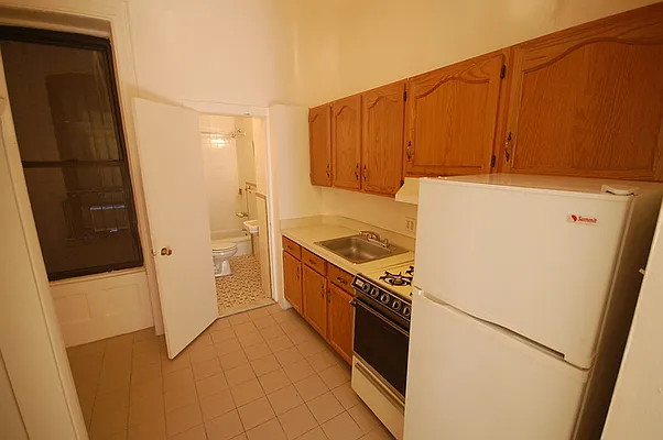 Rented by City Connections Realty | media 9