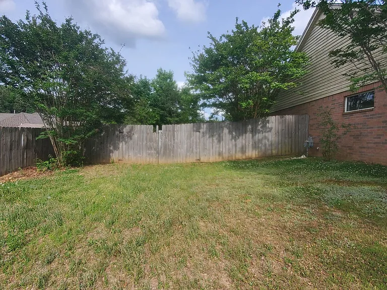 1084 Tara Dr — Photo 6