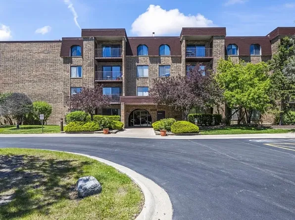2100 Valencia Dr APT 300B, Northbrook, IL 60062