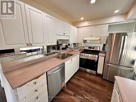 3rd image of 1 Golden Terrace Ct