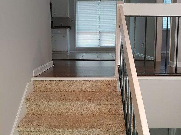 5th image of 3289 Moravia Dr