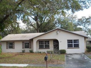 1610 McLeod Dr, Plant City, FL 33563