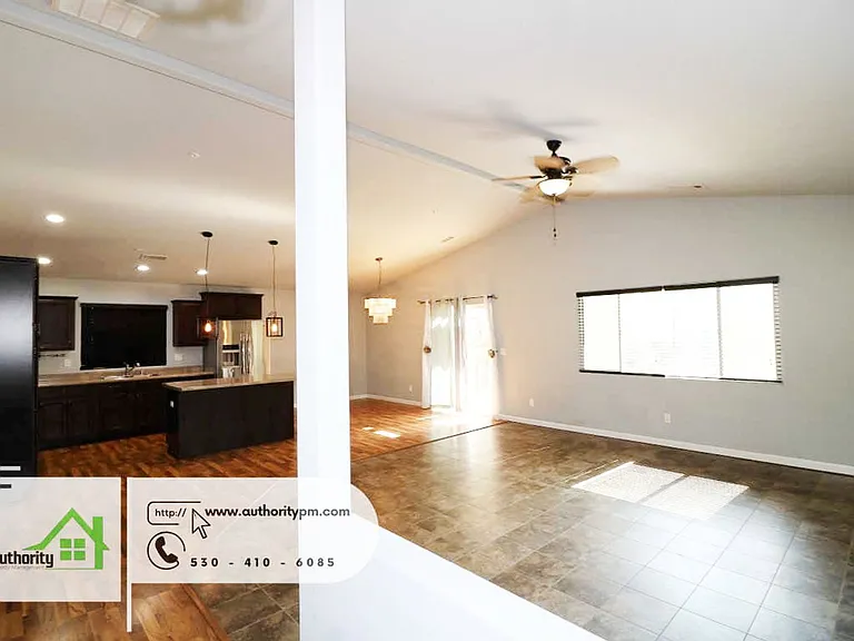 1417 Montana Ave — Photo 6