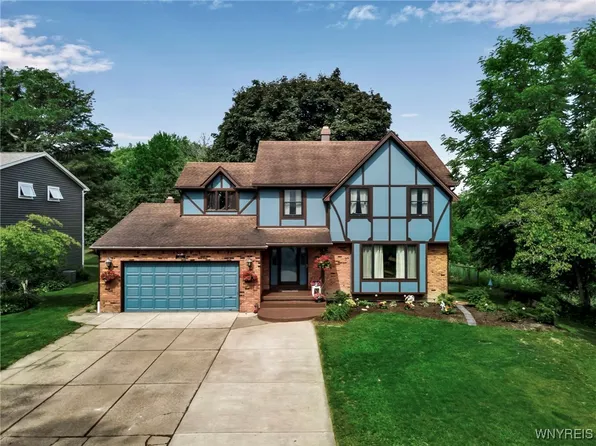 112 Creekview Dr, West Seneca, NY 14224