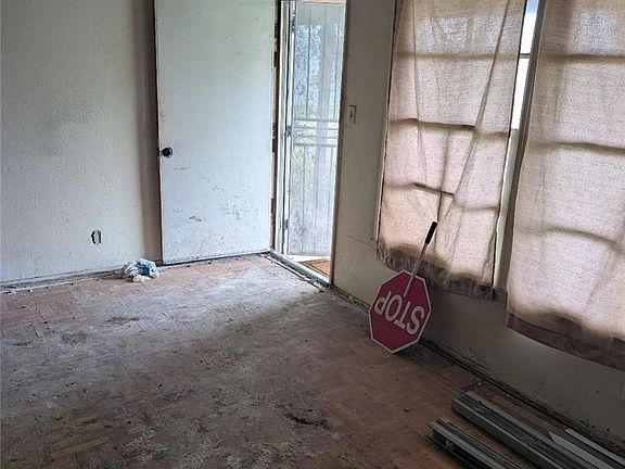 4th image of 2430 W Bennett St