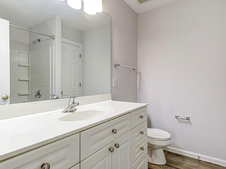 200 Sir William Ln — Photo 15