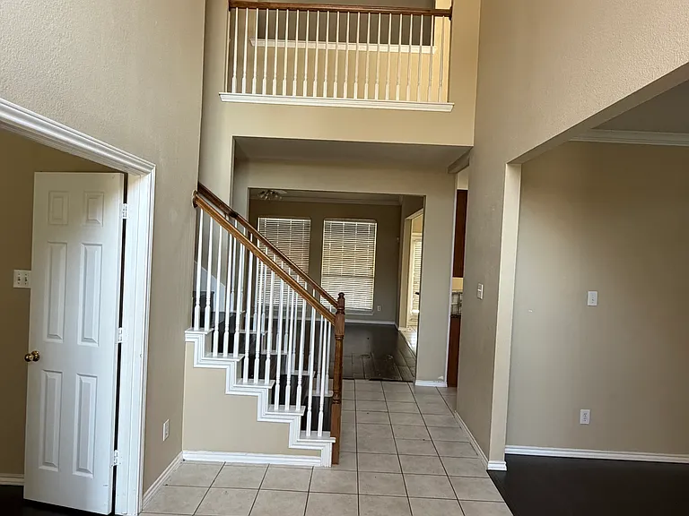 2513 Frosted Green Ln — Photo 3