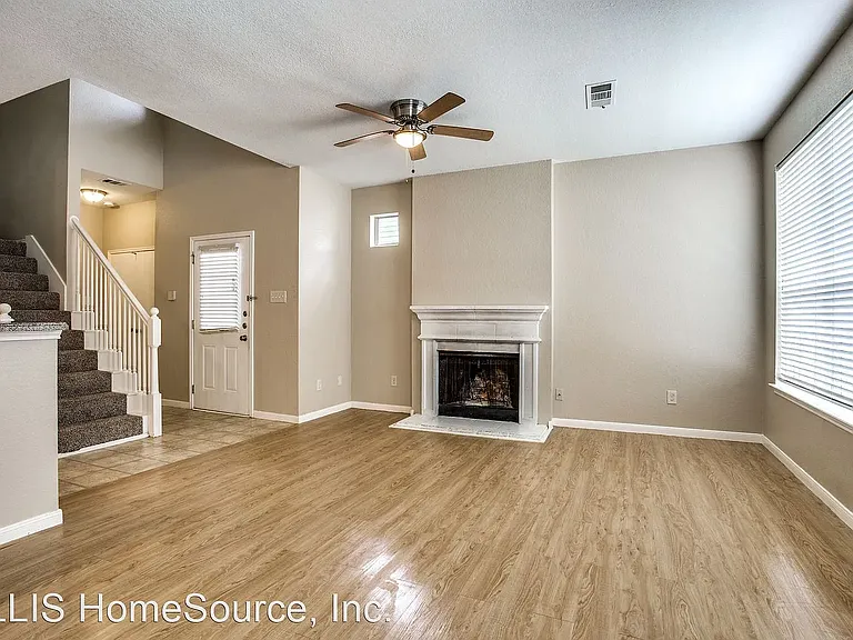 1512 Park Lane Dr — Photo 6