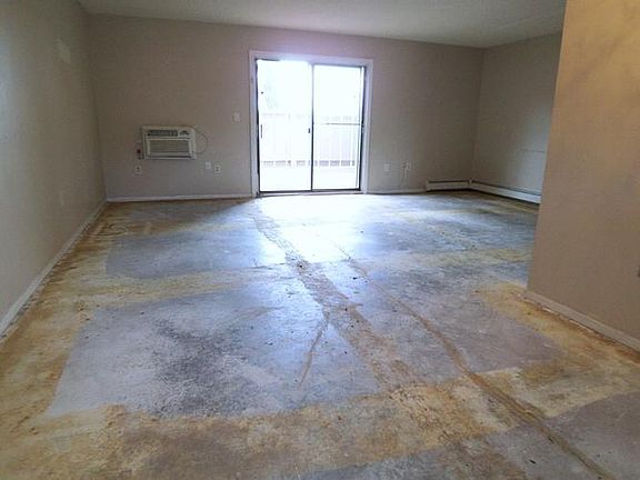 DINING AREA / LIVING ROOM