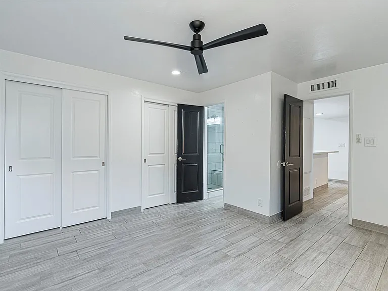 Riverside Suites — Photo 79