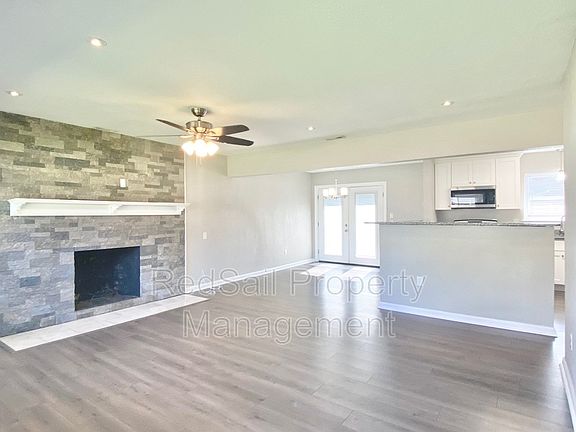 3rd image of 532 Beech Dr