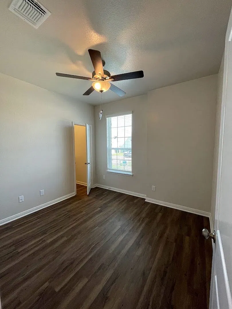 1911 Holleman Dr. — Photo 4