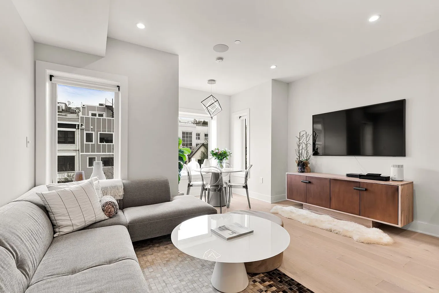 2 bed, 2.0 bath, 10785 sqft, $6,741 — Photo 1