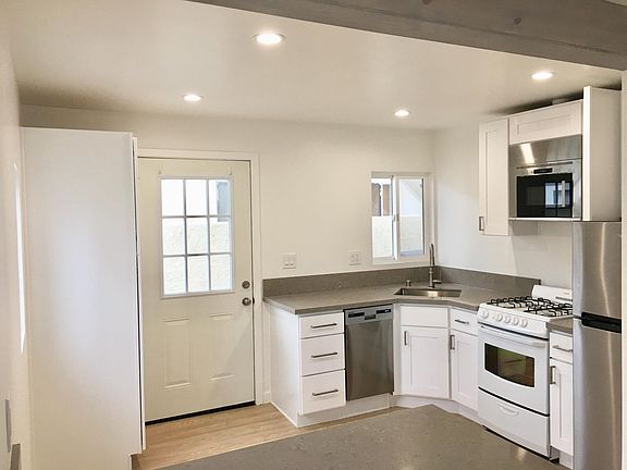 606- Kitchen and Bar