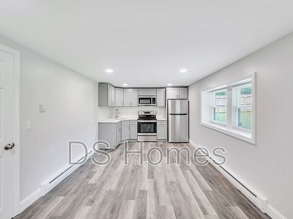 2nd image of 615 Macdonald Ave #2