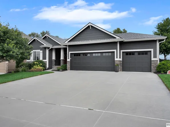 19912 Maple St, Gretna, NE 68028