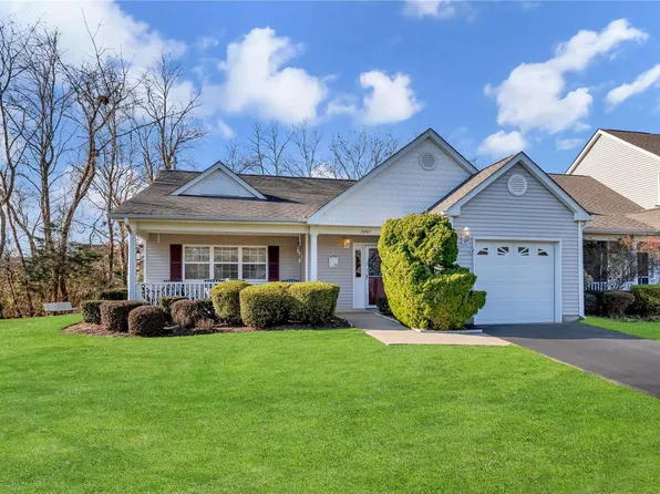 2201 Pebble Beach Path #2201, Riverhead, NY 11901