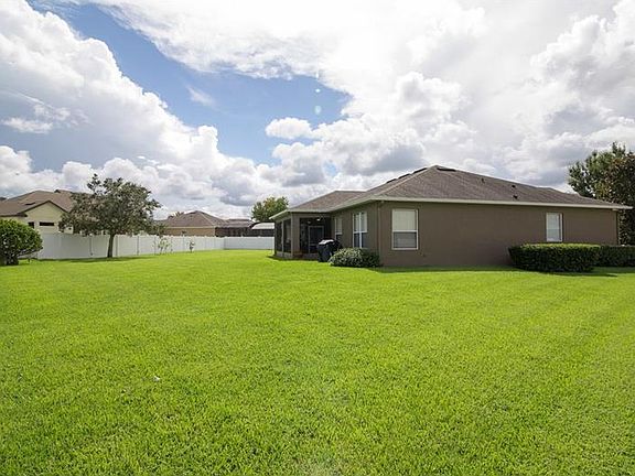3rd image of 423 Tierra Verde Ln