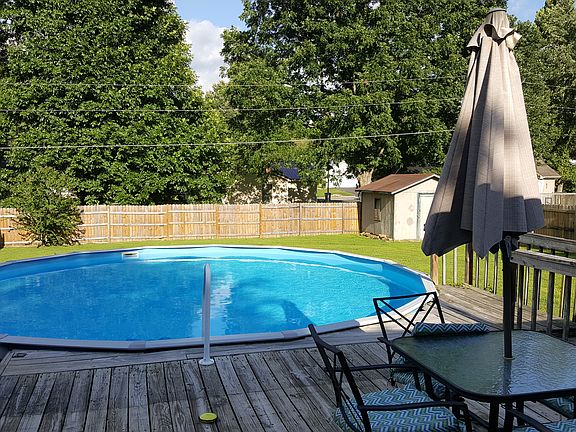 Deck and pool 