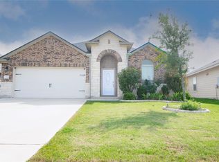 106 Reagor Dr, Taylor, TX 76574