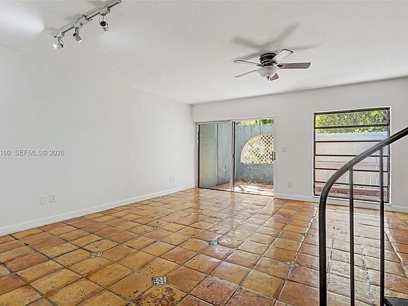 3rd image of 521 NE 38th St #7