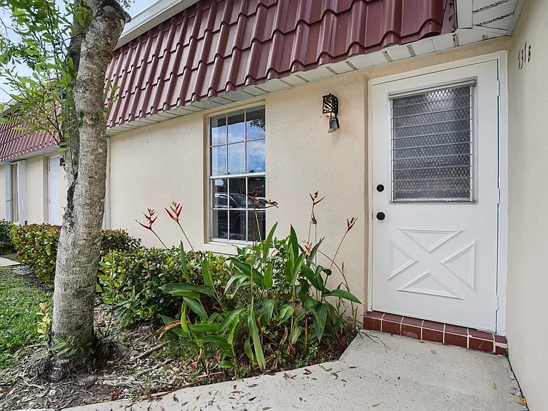 737 Nantucket Cir #B — Photo 22