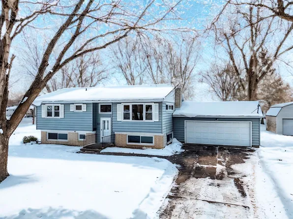 203 6th St, Fairbank, IA 50629