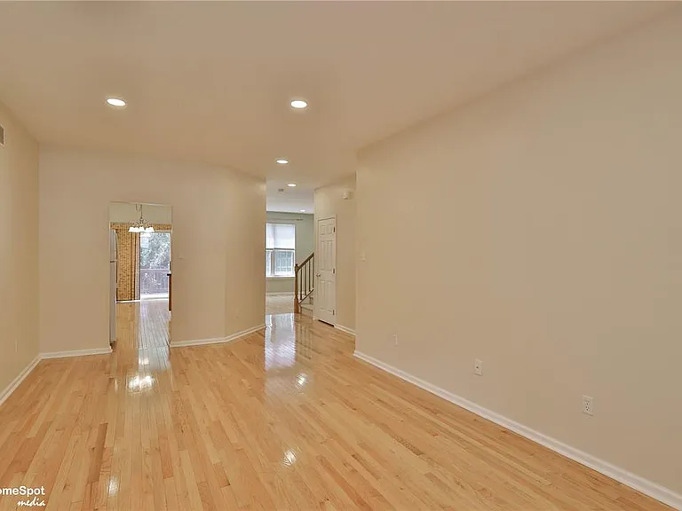 8149 Cross Creek Cir — Photo 8