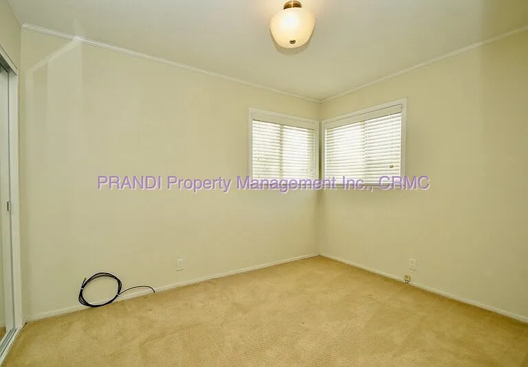 1407 Donna St — Photo 8