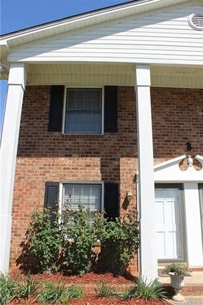 2 bed, 1.5 bath, $1,245 — Photo 2