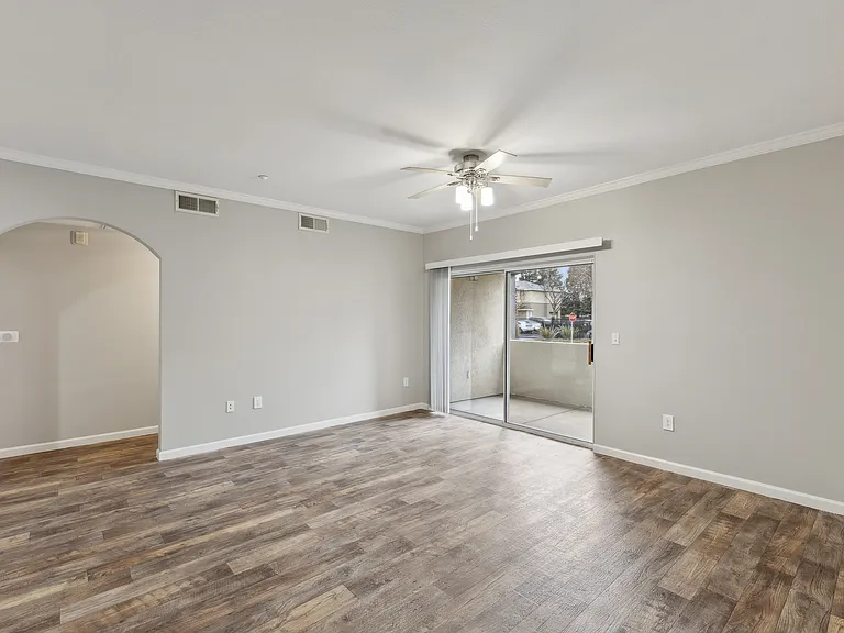 Cross Pointe Apartment Homes — Photo 10