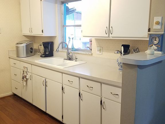 3rd image of 1466 Eastfield Dr