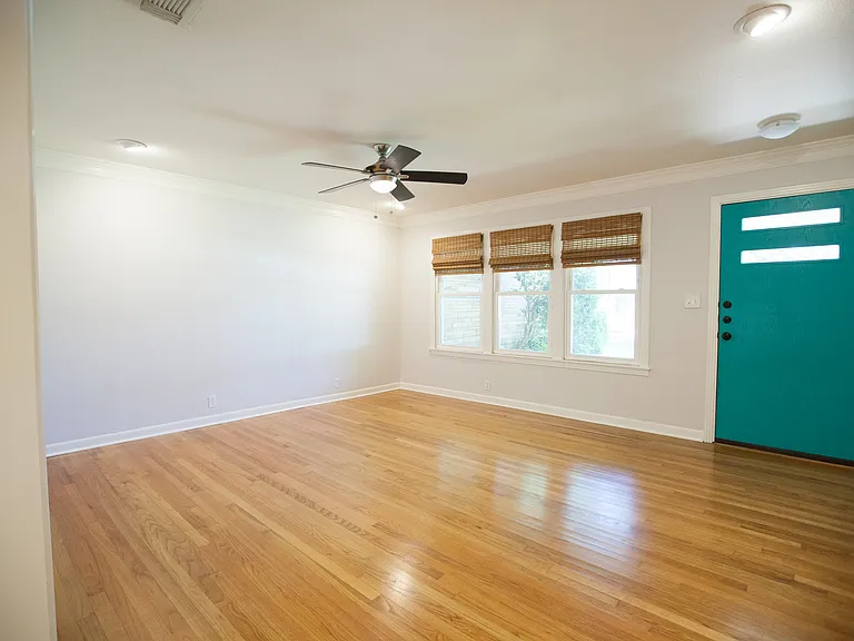 7519 Delafield Ln — Photo 2