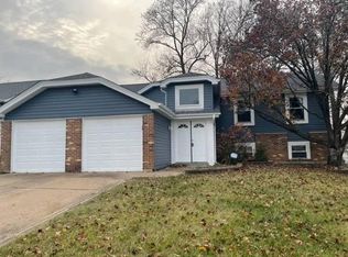 1747 Schuetz Rd, Saint Louis, MO 63146