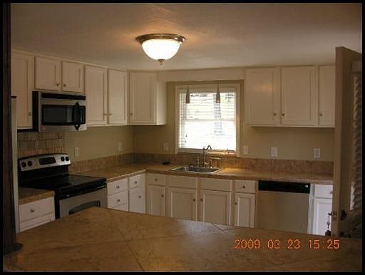 Kitchen with stainless steel 