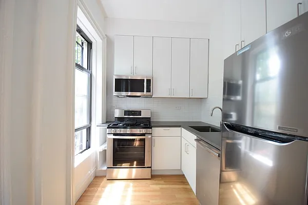 Rented by Rolling Stone Realty LLC | media 8