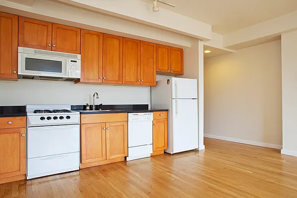 Rented by R New York | media 24