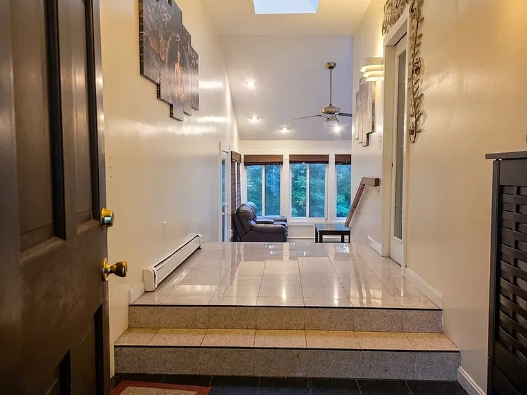 3 New Searles Rd — Photo 2