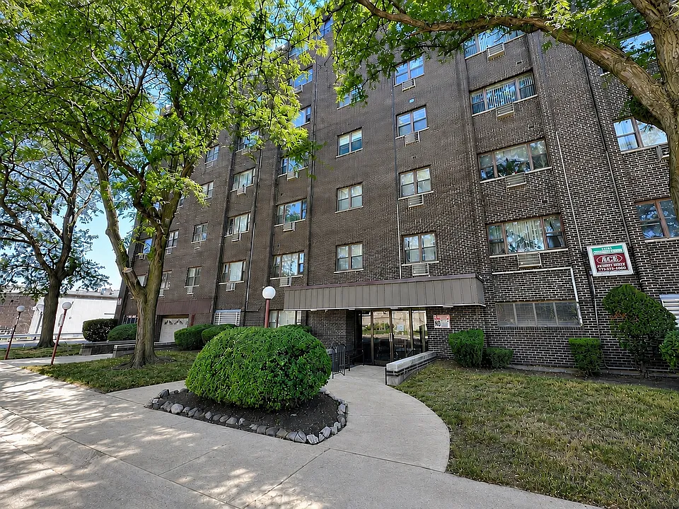 4600 N Cumberland Ave #610