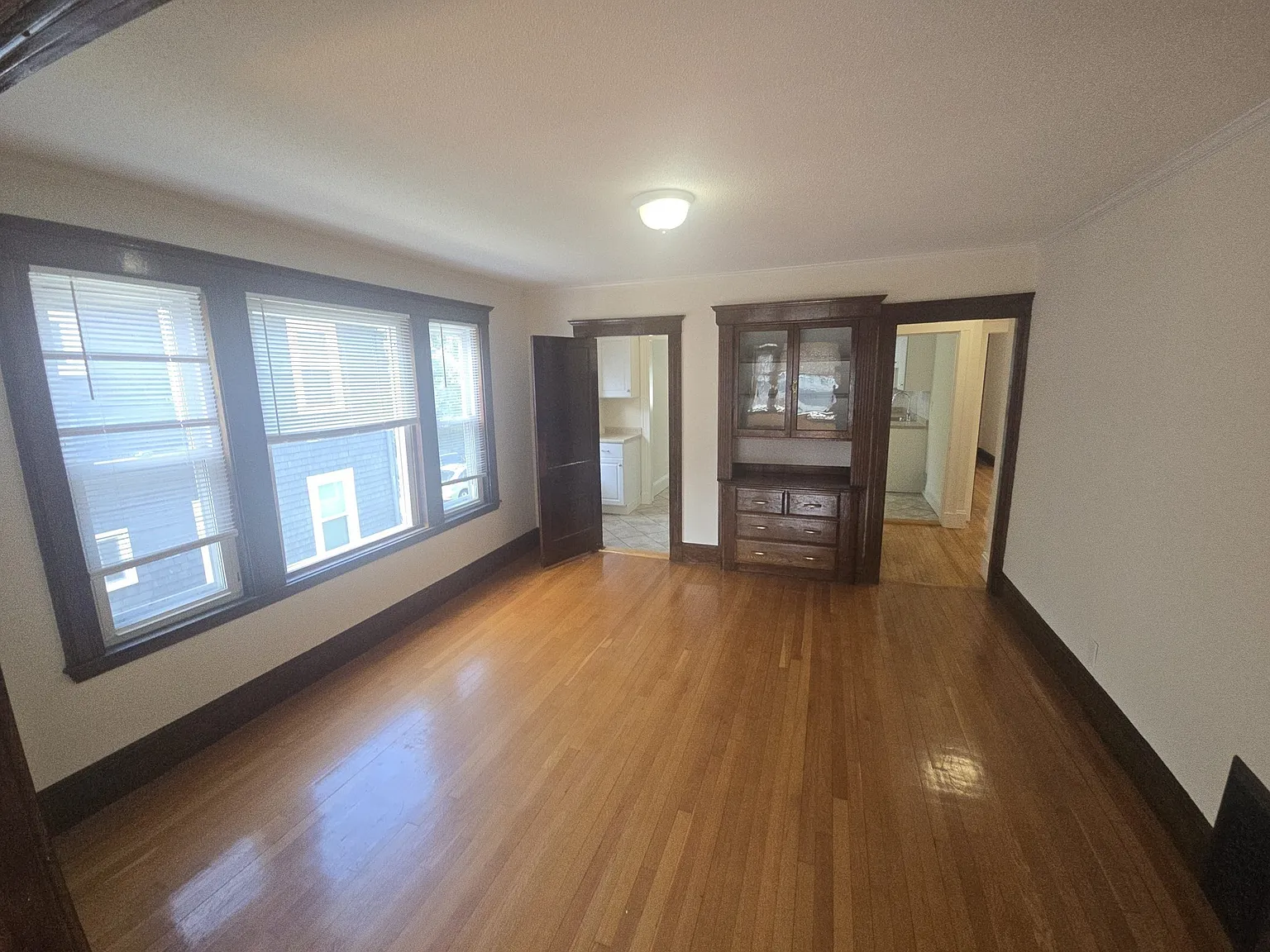 4 bed, 2.0 bath, 1600 sqft, $3,800 — Photo 4