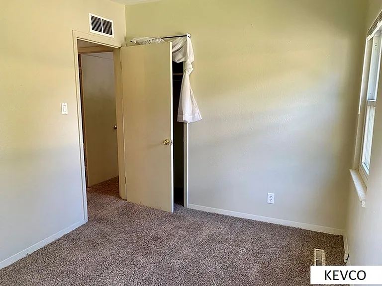 727 W Prospect Rd — Photo 14