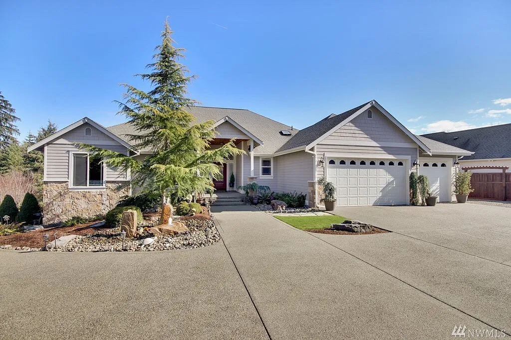 4 bed, 3.5 bath, 4500 sqft, $4,500 — Photo 2