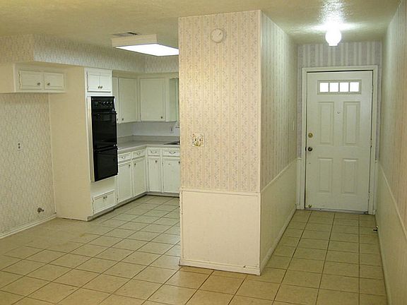 3rd image of 14307 Sasher Ln