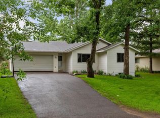 39424 Oak Ridge Dr, North Branch, MN 55056