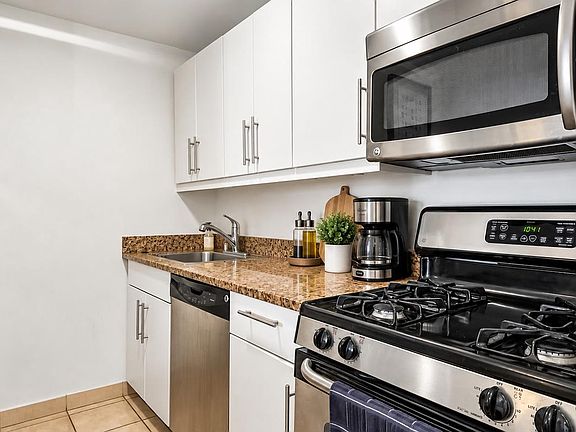 5th image of 219 S 18th St #1004