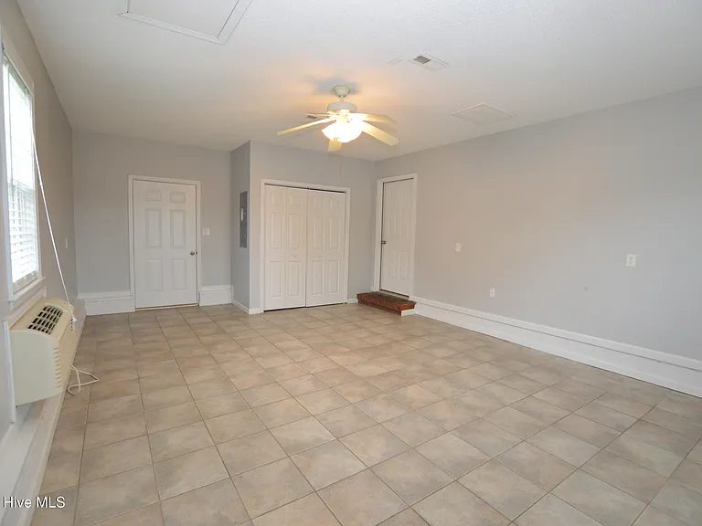 107 Esquire Dr — Photo 9