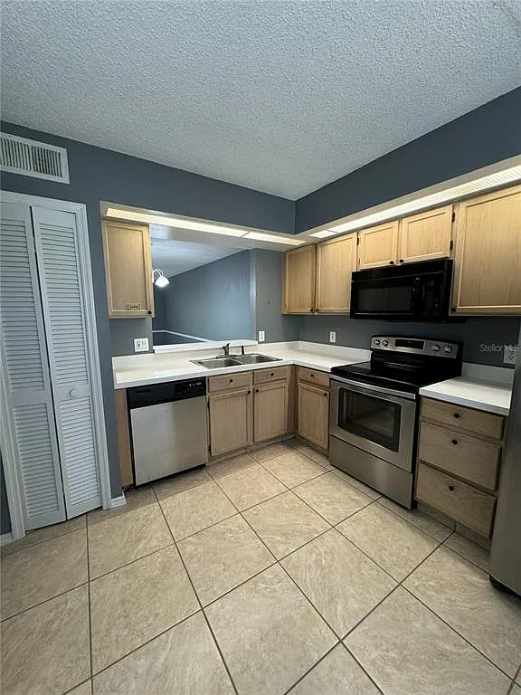 2 bed, 2.0 bath, 1013 sqft, $1,750 — Photo 3
