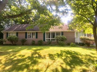 28 Gilbert Dr, Hyde Park, NY