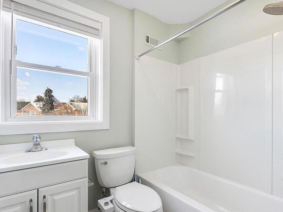 1st image of 2209 Kingsridge Dr
